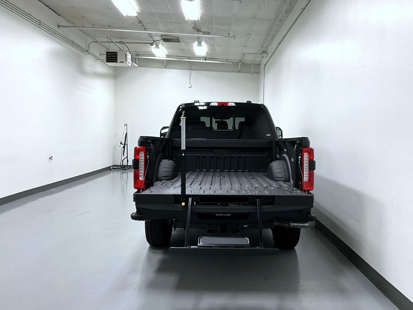 2025 Ford F-350 Lariat photo 9