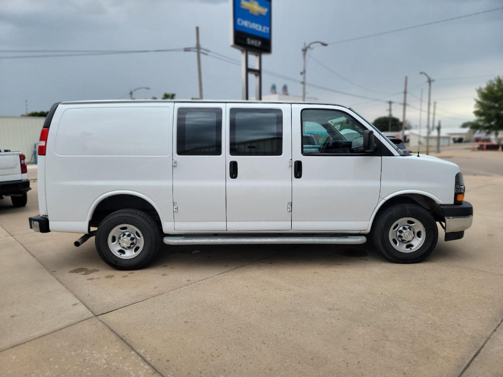 2023 Chevrolet Express Cargo Van photo 4
