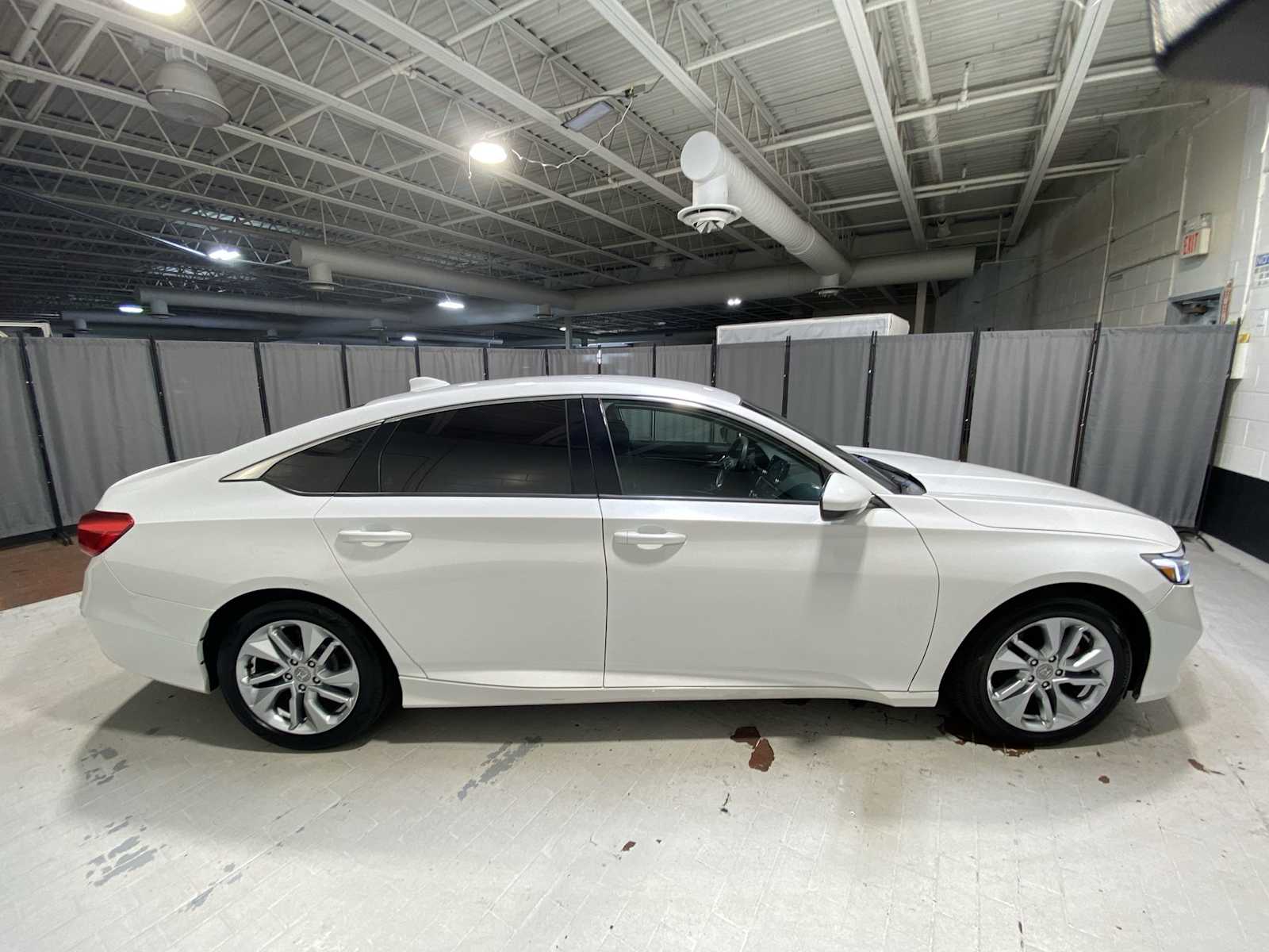 2018 Honda Accord LX 1.5T photo 25