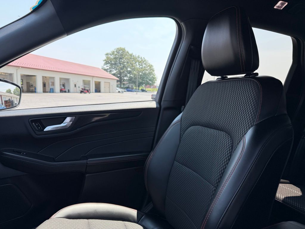 2023 Ford Escape ST-Line photo 23