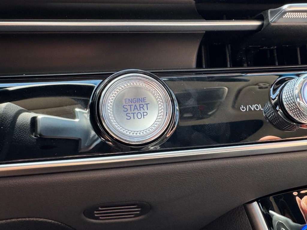 2026 Genesis GV70 2.5T Select photo 17