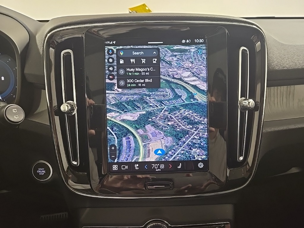 2025 Volvo XC40 Plus photo 15