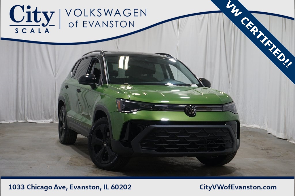 2025 Volkswagen Taos SE Black's photo