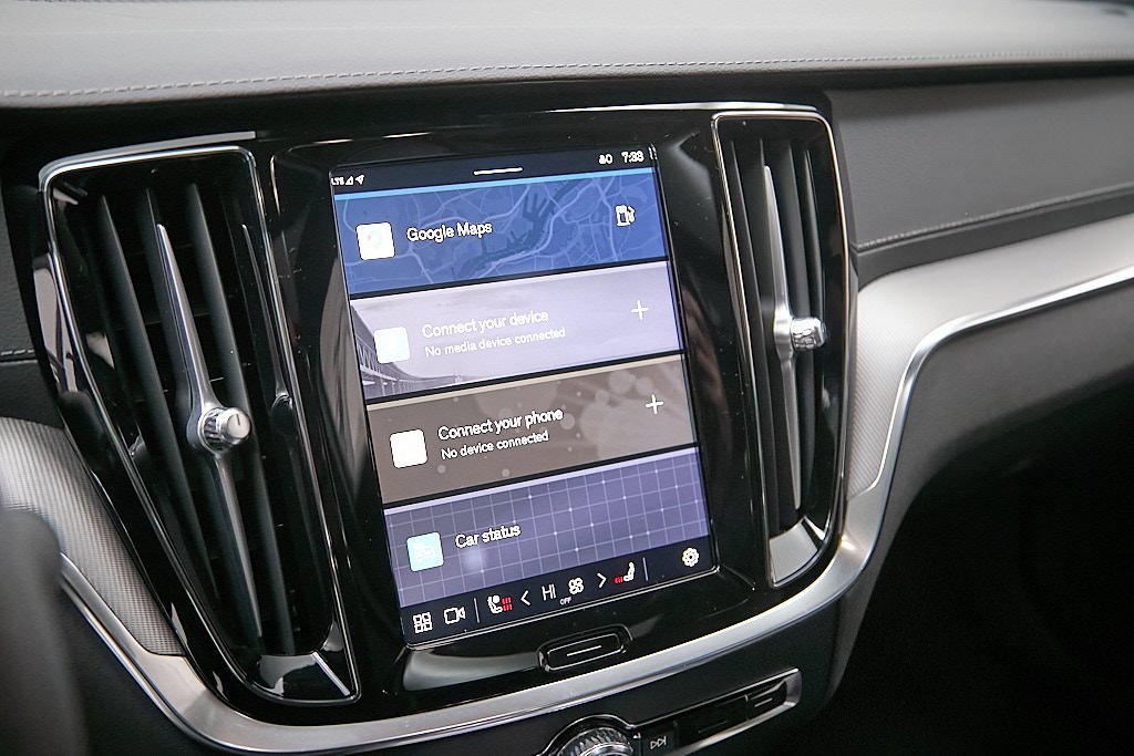 2025 VOLVO S60 - Image 13