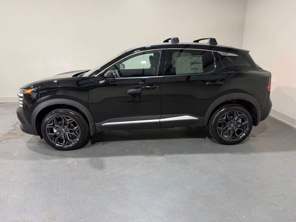 2026 Nissan Kicks SR photo 4