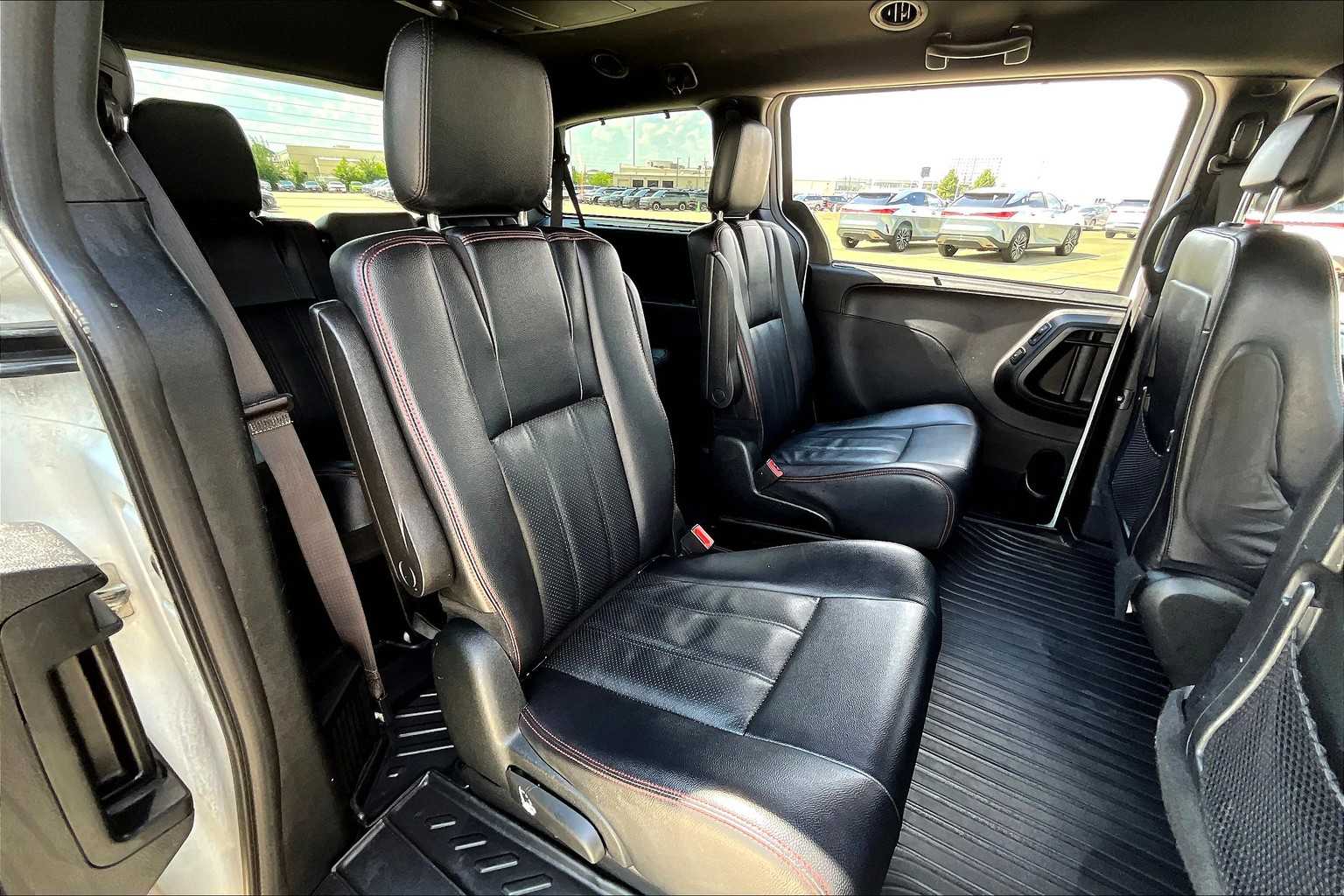 2017 Dodge Grand Caravan GT photo 18