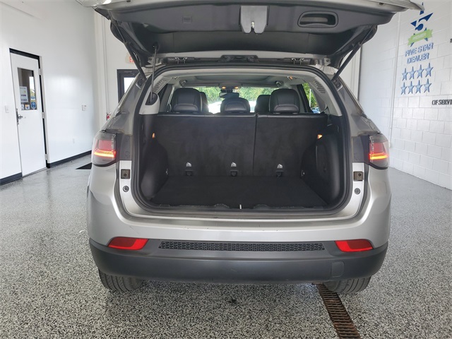 2022 Jeep Compass Latitude Lux photo 27