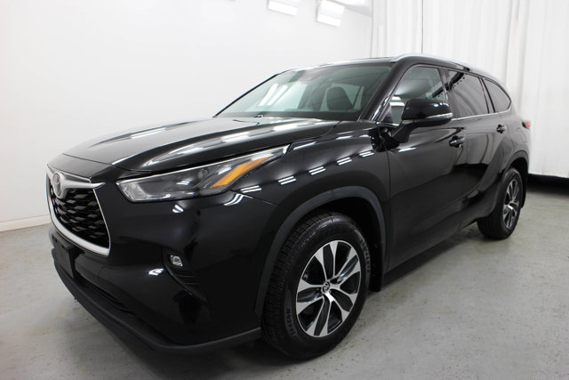 2022 Toyota Highlander XLE photo 3
