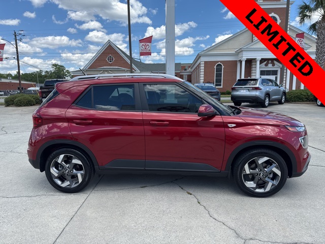 2024 Hyundai Venue Limited photo 3