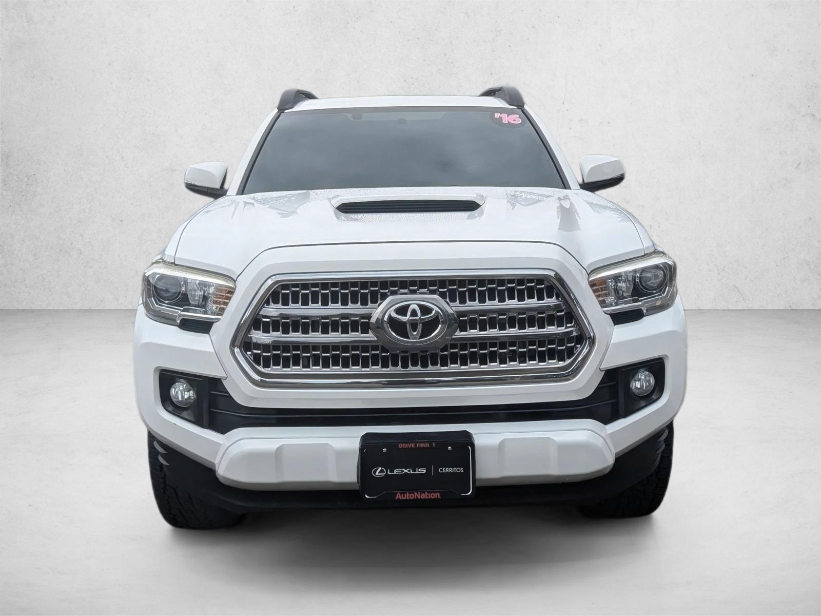 2016 Toyota Tacoma SR5 TRD Sport photo 2