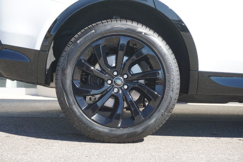 2025 Land Rover Discovery Sport SE photo 32