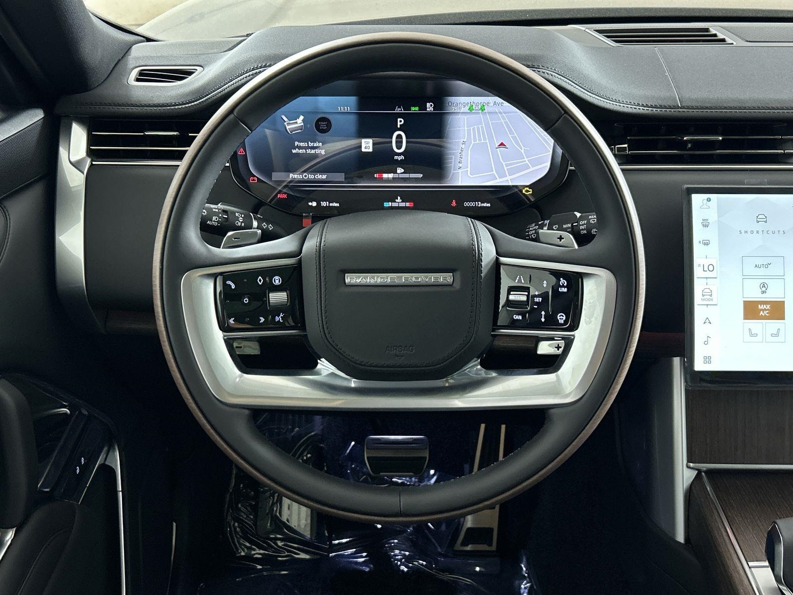 2025 Land Rover Range Rover SE photo 10