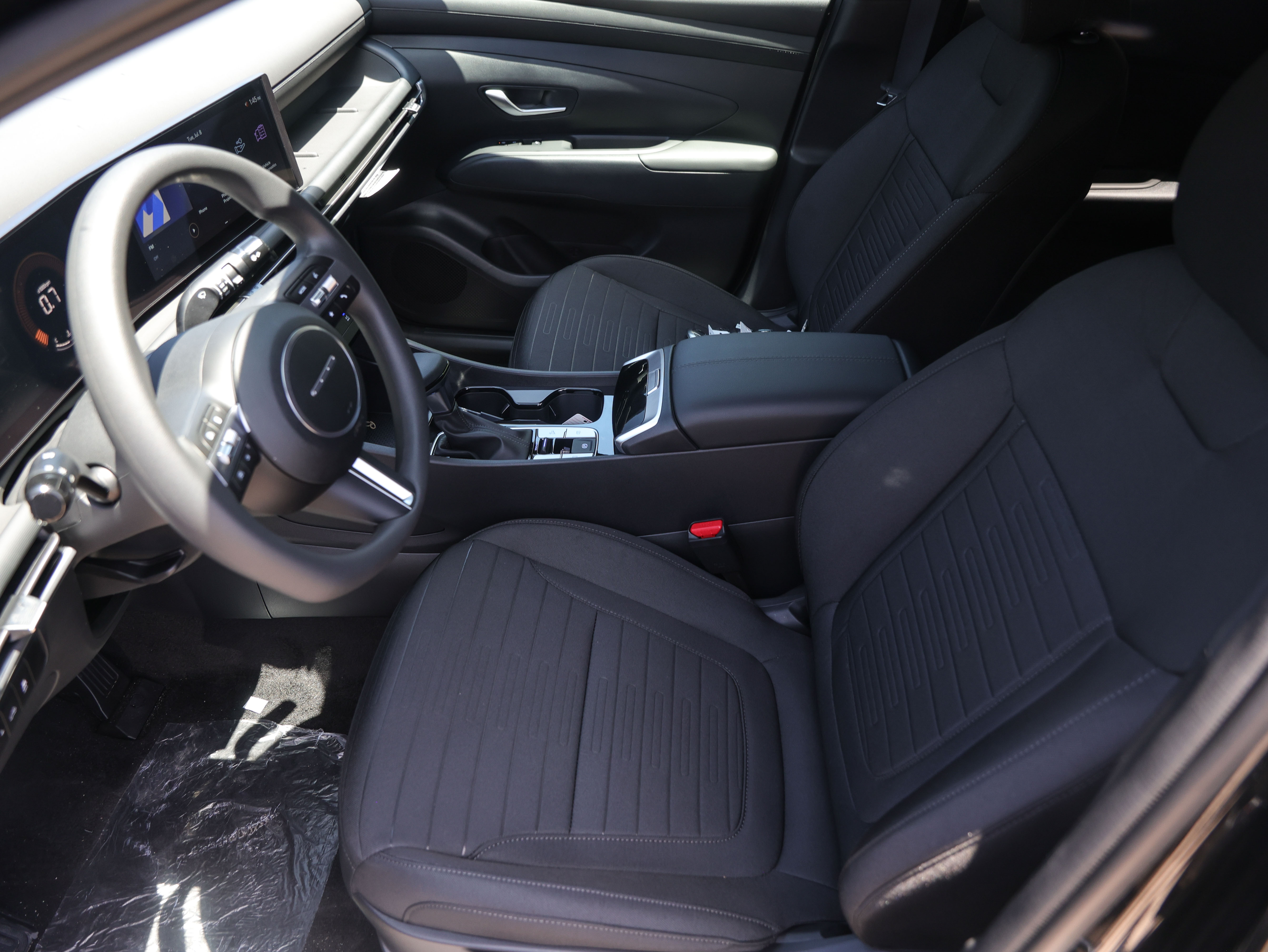 2025 Hyundai Santa Cruz SE photo 2