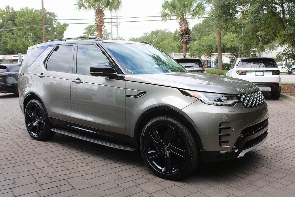 2025 Land Rover Discovery Metropolitan Edition photo 2