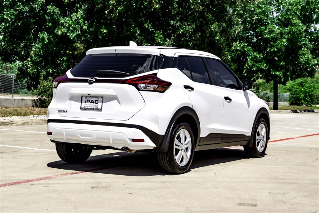 2025 Nissan Kicks Play S photo 3