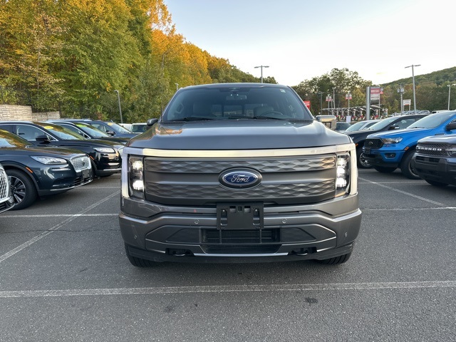 2023 Ford F-150 Lightning Lariat photo 2