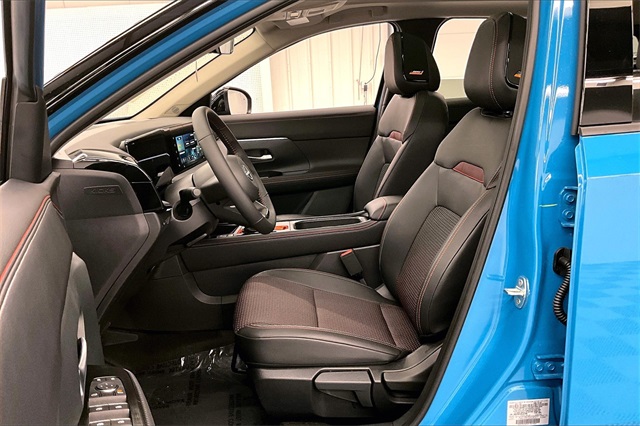 2025 Nissan Kicks SR photo 9