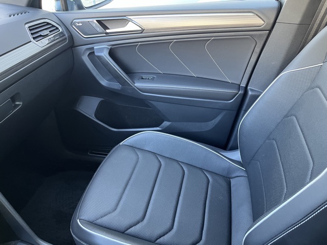 2024 Volkswagen Tiguan SEL R-Line Black photo 48