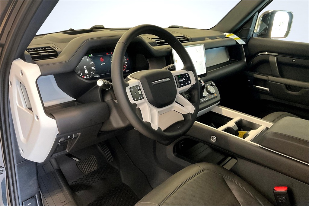 2025 Land Rover Defender 110 X-Dynamic SE photo 6