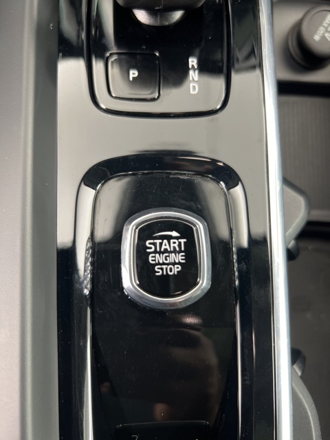 2023 Volvo XC60 B5 Plus photo 12