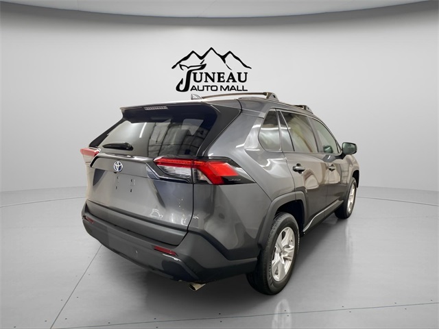 2021 Toyota RAV4 Hybrid LE photo 4