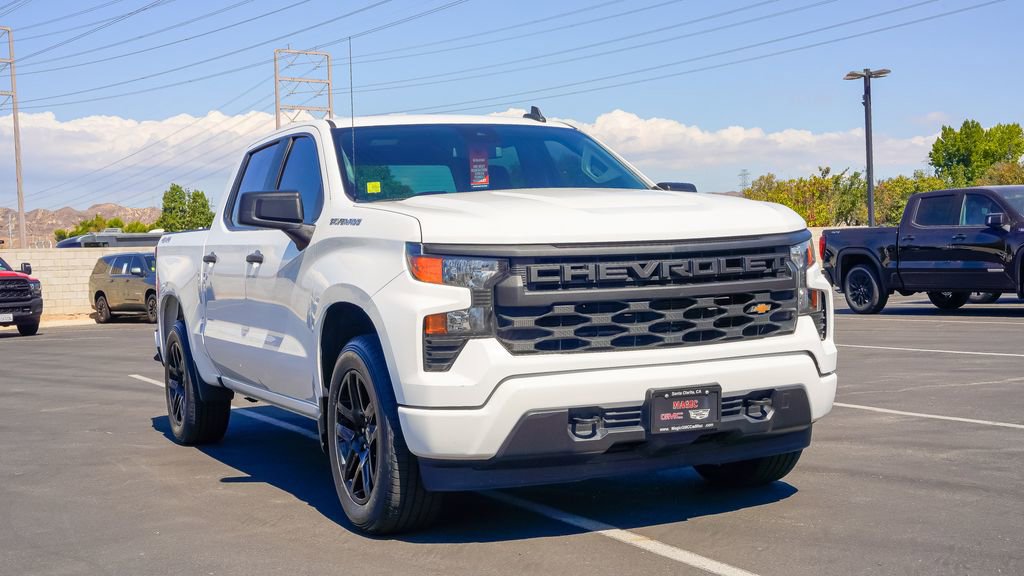2023 Chevrolet Silverado Custom photo 3