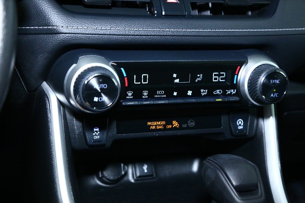 2021 Toyota RAV4 XLE photo 25