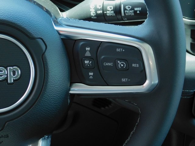 2025 Jeep Wrangler Sahara photo 15