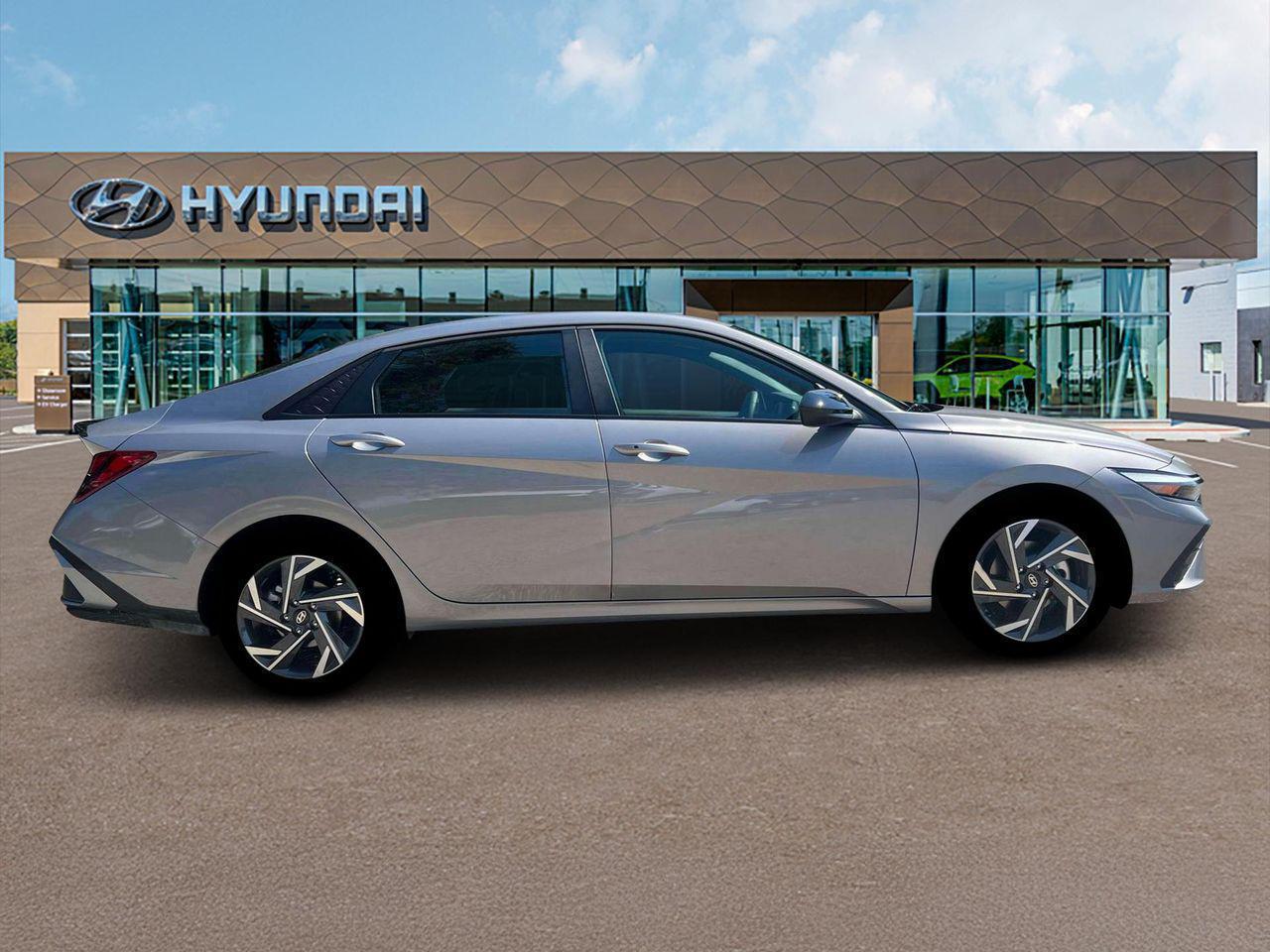 2025 Hyundai Elantra SEL Sport photo 8