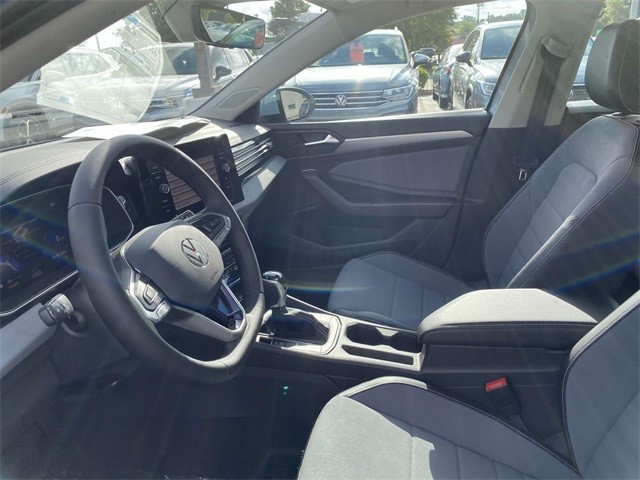 2025 Volkswagen Jetta 1.5T SE photo 11