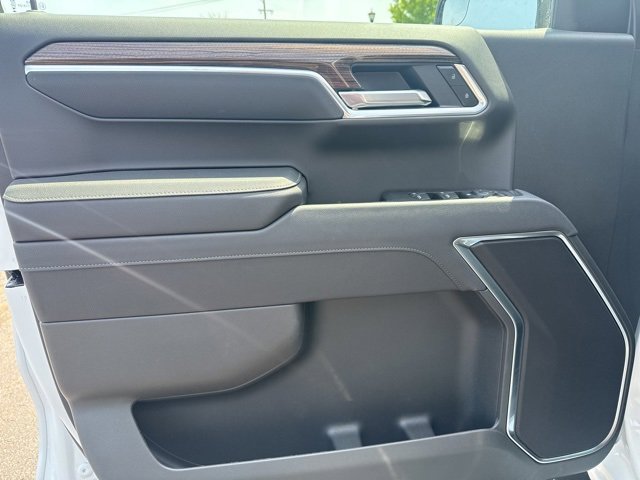 2025 Chevrolet Silverado 1500 LT photo 17