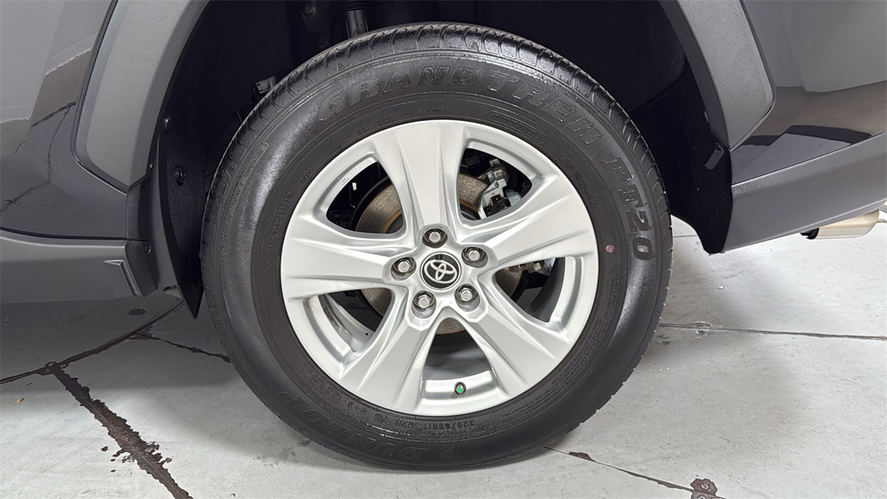 2021 Toyota RAV4 XLE photo 21