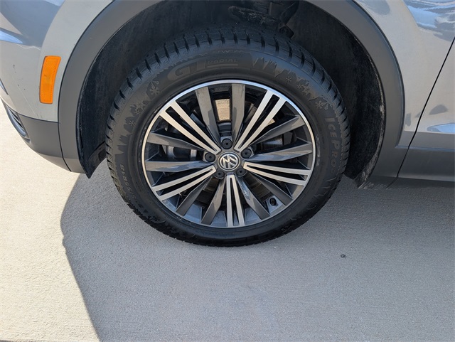 2020 Volkswagen Tiguan S photo 2
