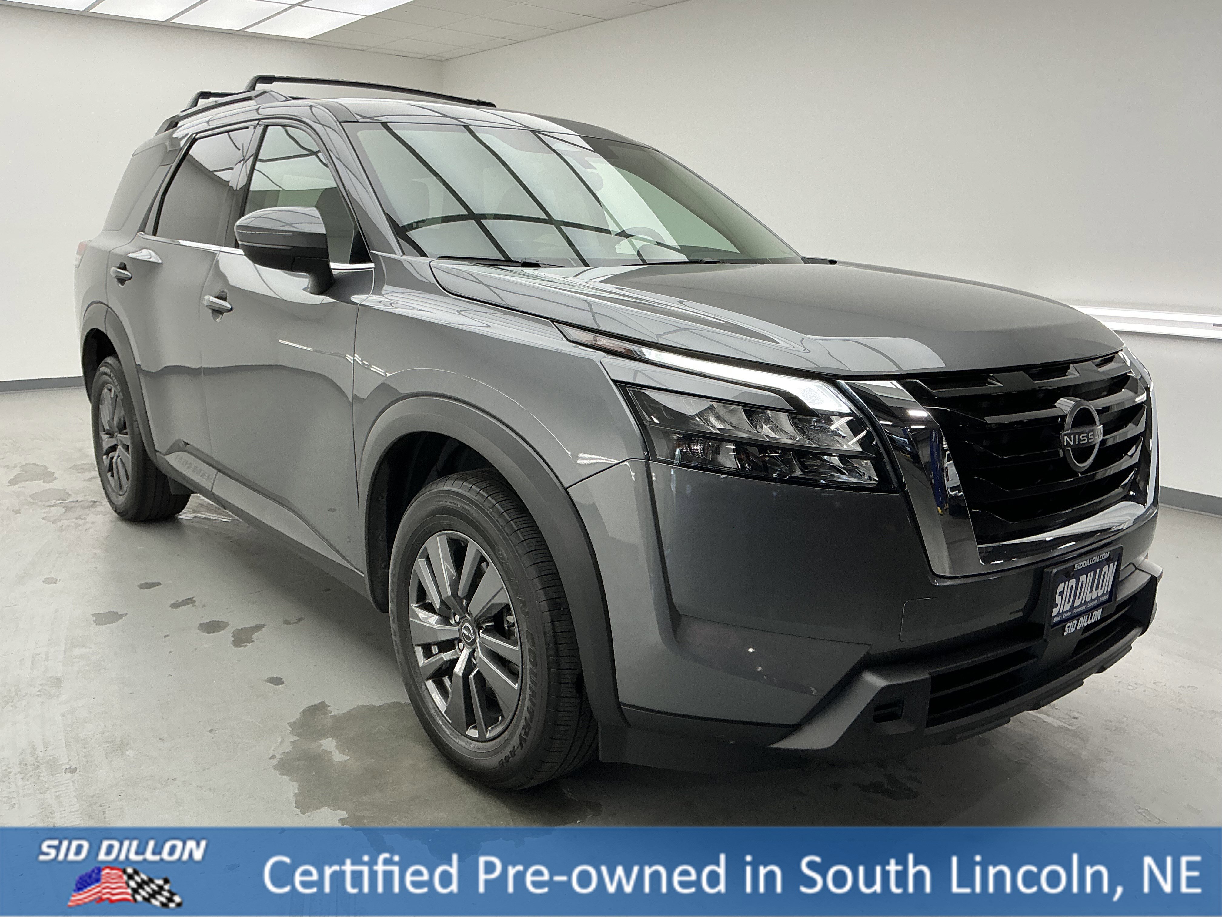 Image of Nissan Pathfinder SV