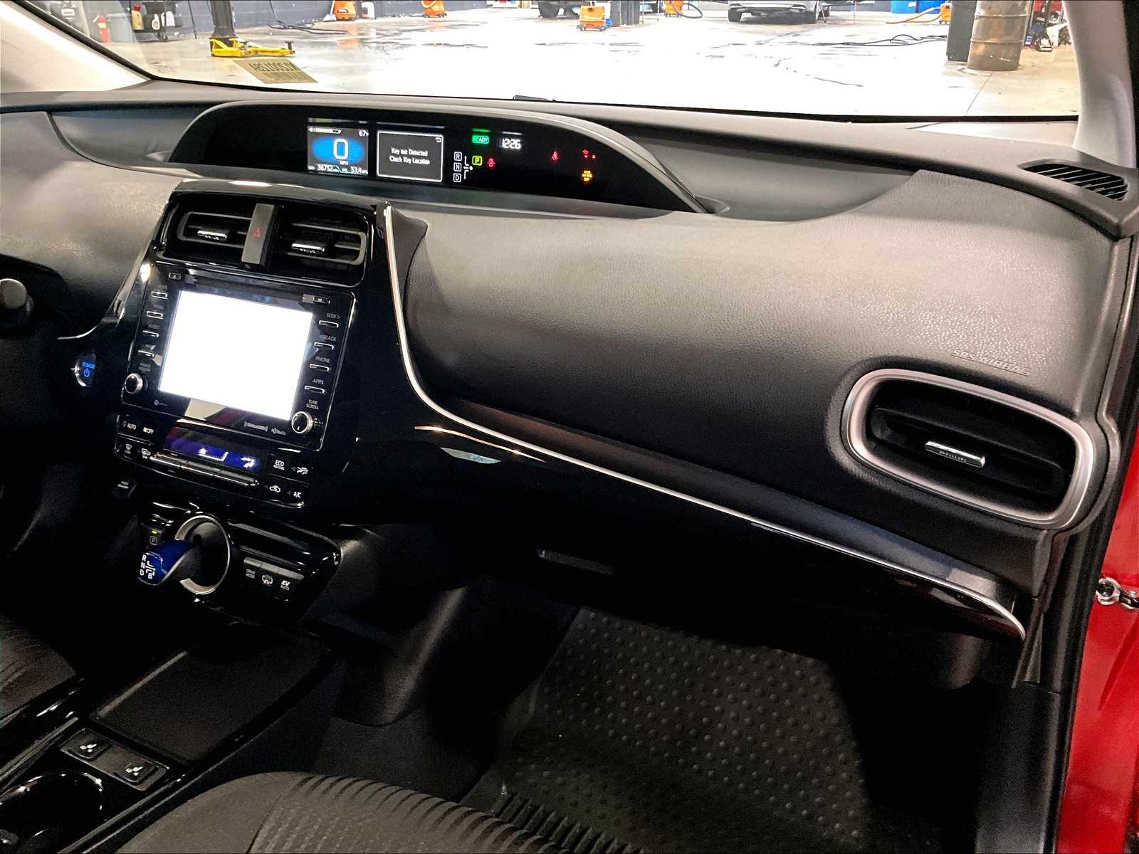 2021 Toyota Prius Prime LE photo 13