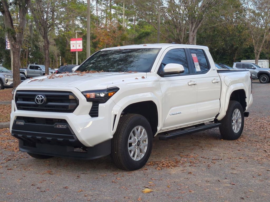 2025 Toyota Tacoma SR5's photo