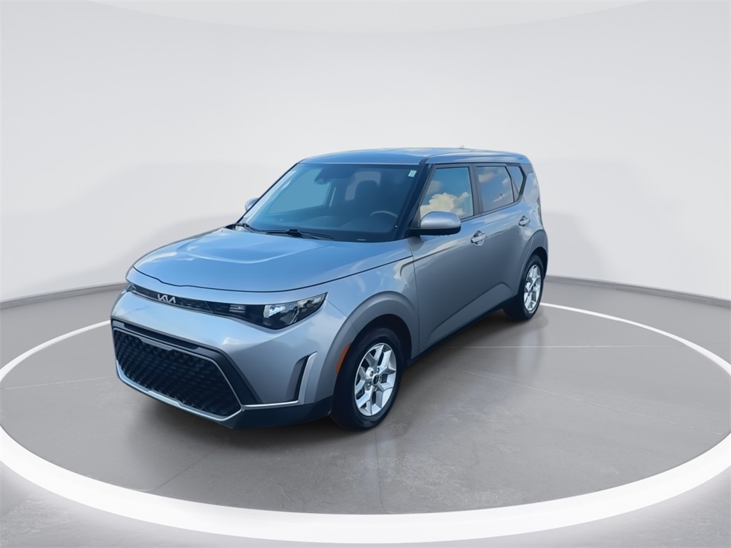 2023 Kia Soul LX photo 3