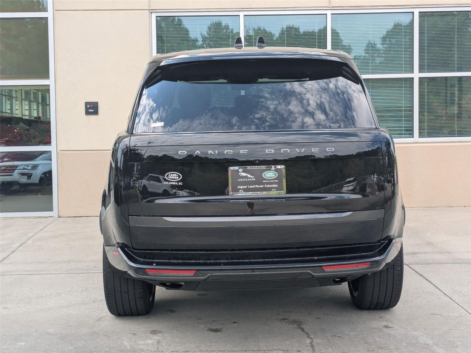 2025 Land Rover Range Rover SE photo 5