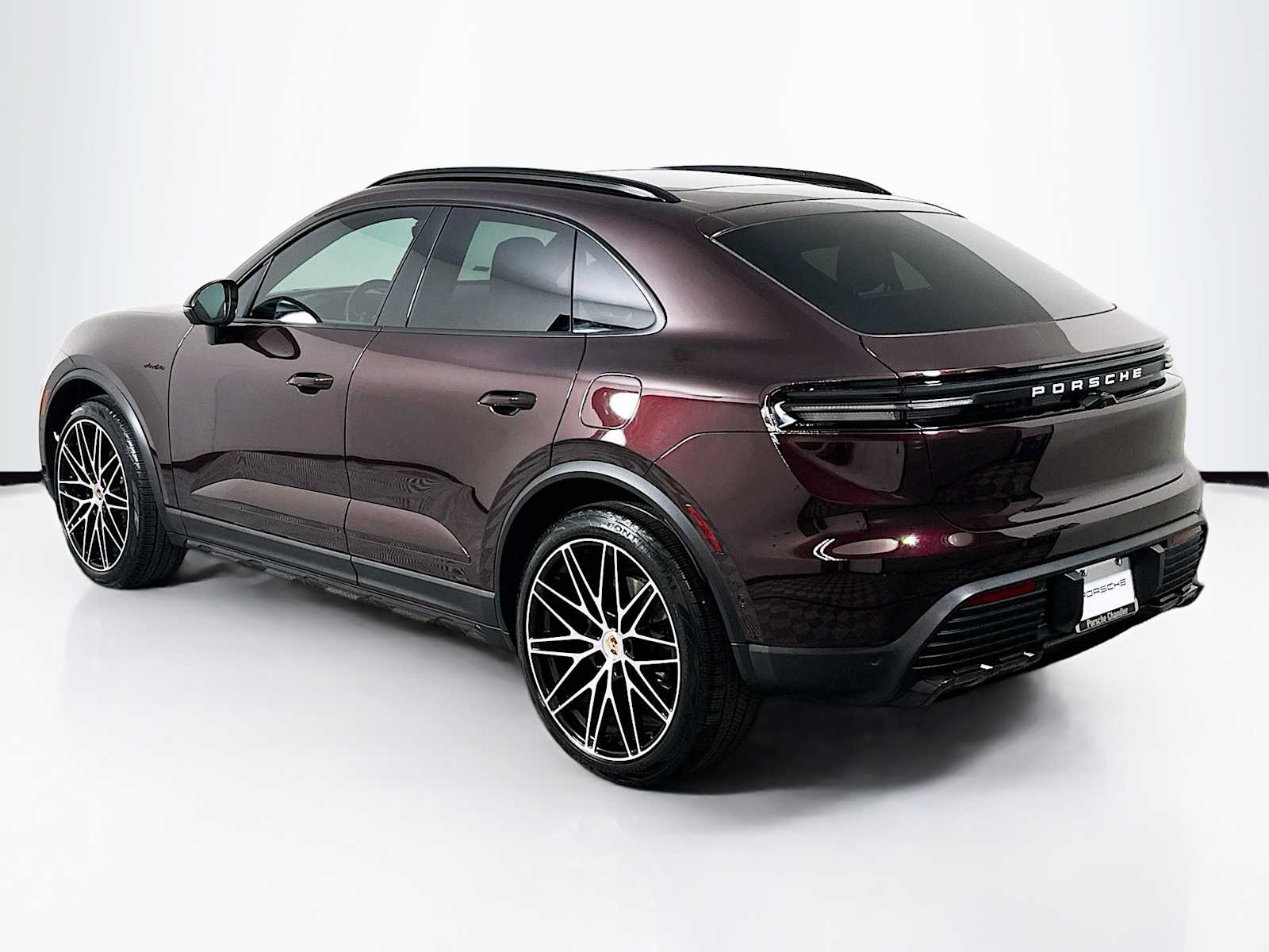 2025 Porsche Macan Electric photo 3