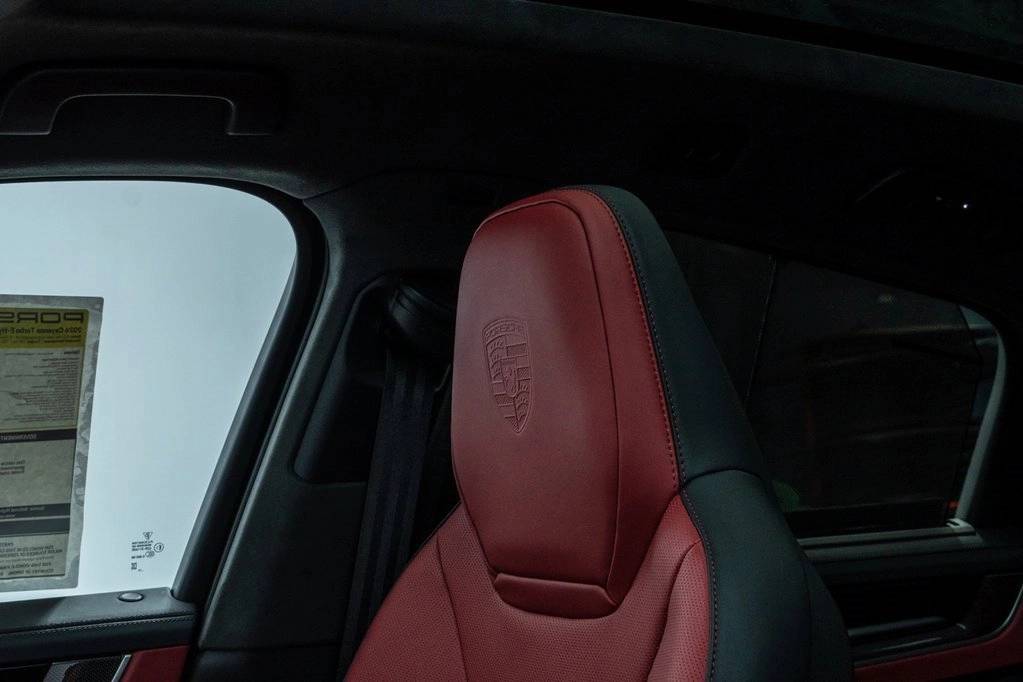 2026 Porsche Cayenne Turbo E-Hybrid Coupe photo 25