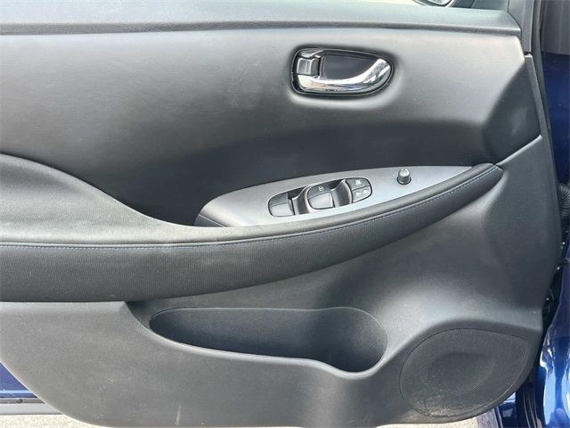 2023 Nissan Leaf S photo 24