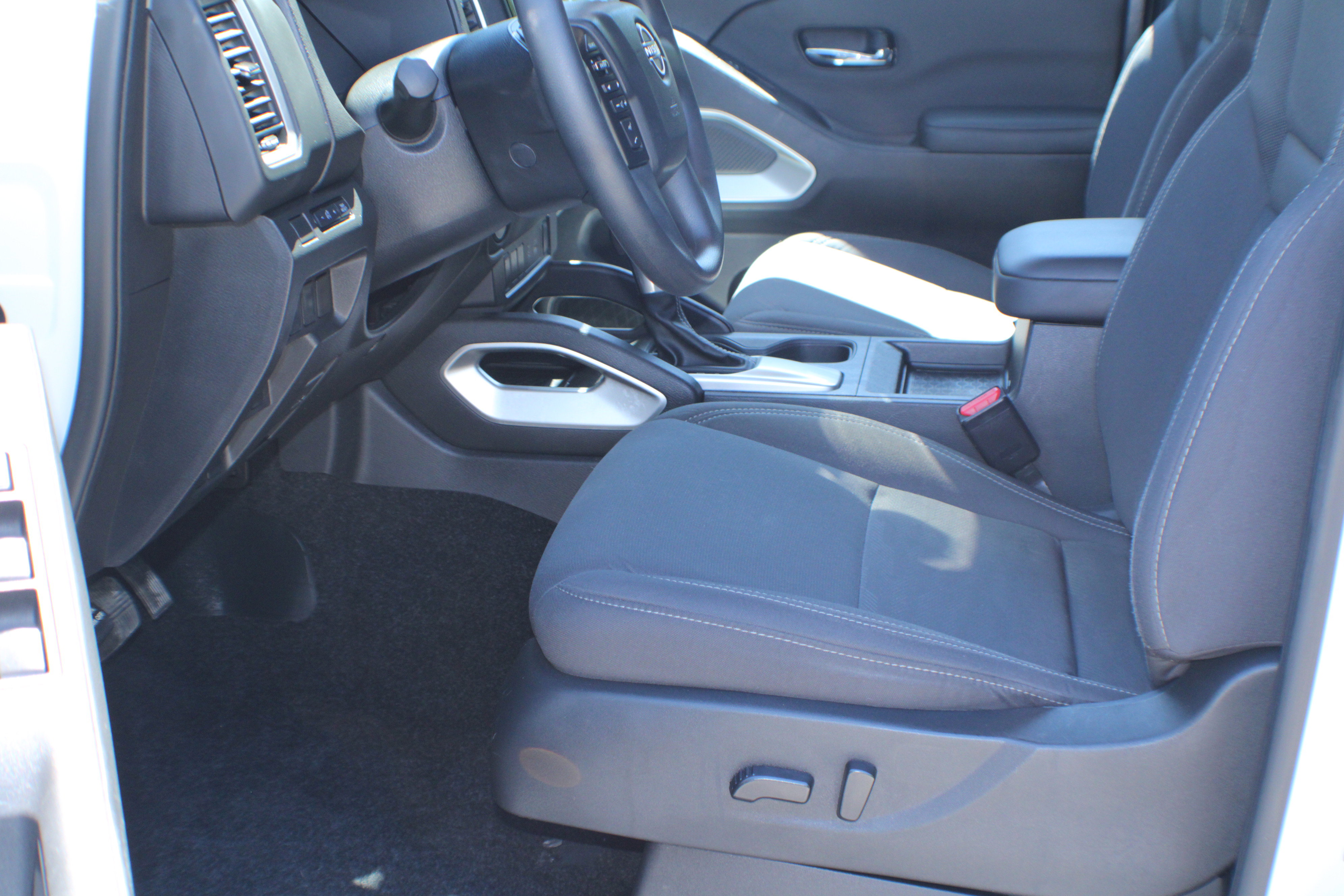 2024 Nissan Frontier SV photo 5