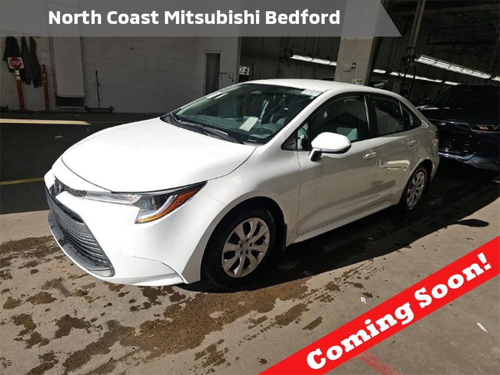 2024 Toyota Corolla LE's photo