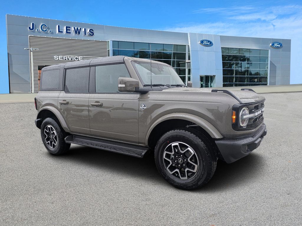 2025 Ford Bronco 4-Door Outer Banks's photo
