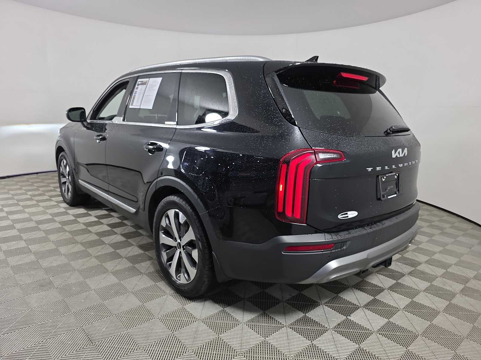 2022 Kia Telluride EX photo 3