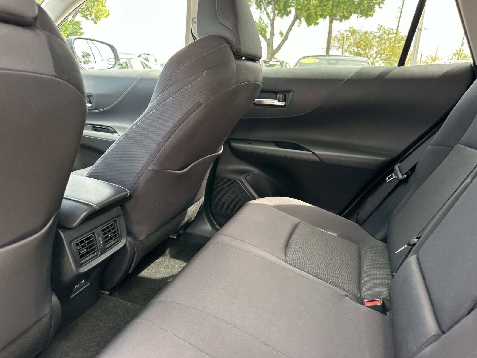 2023 Toyota Venza LE photo 14