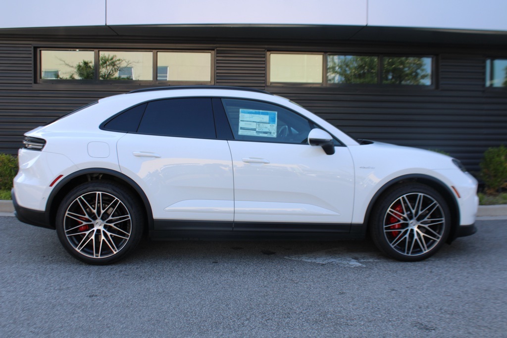 2025 Porsche Macan Electric photo 8