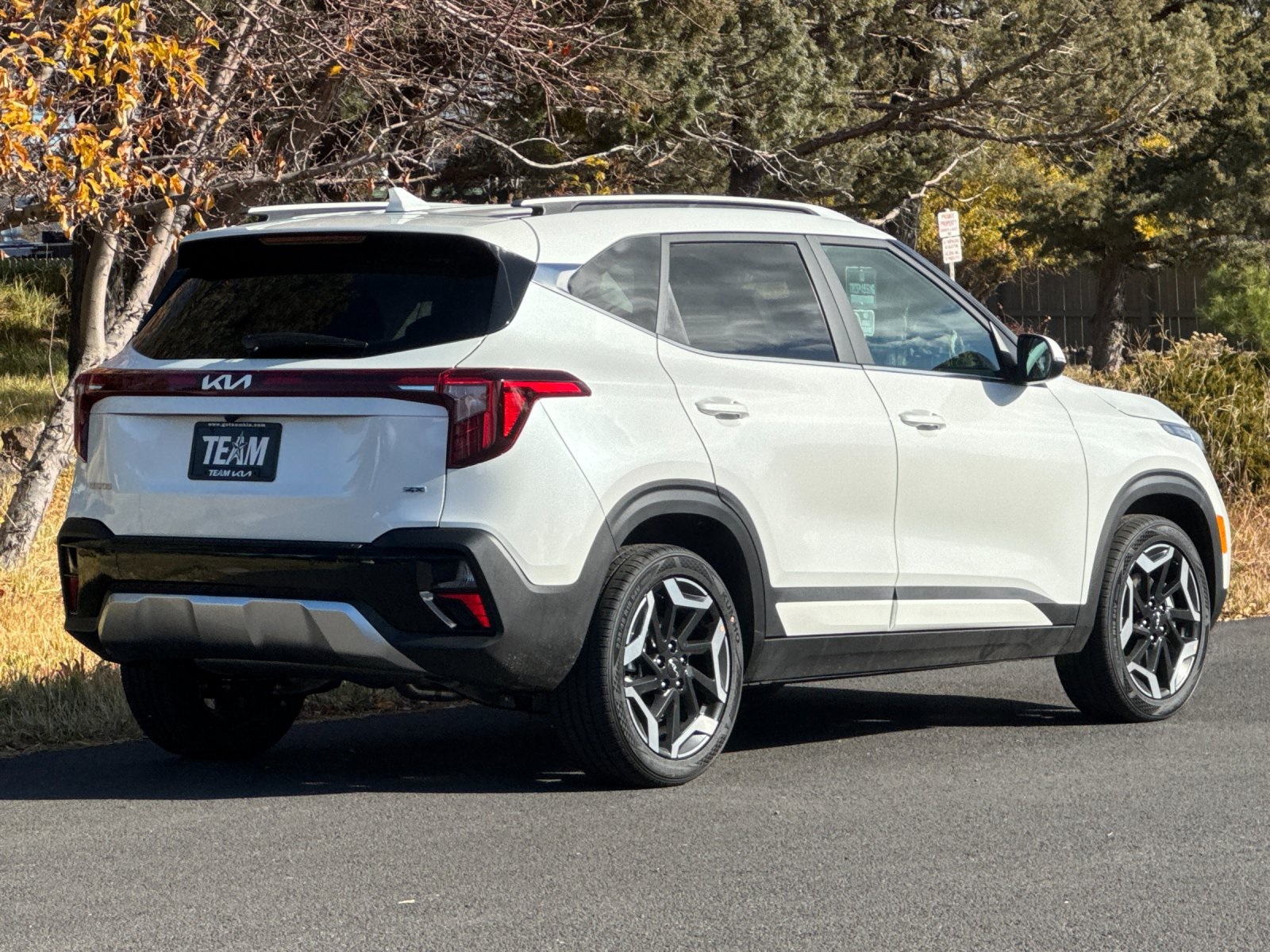 2026 Kia Seltos SX photo 2