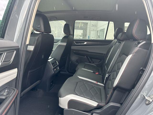 2025 Volkswagen Atlas Peak Edition SE photo 12
