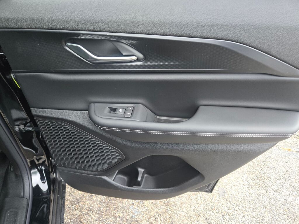 2025 Jeep Grand Cherokee Laredo Altitude photo 3